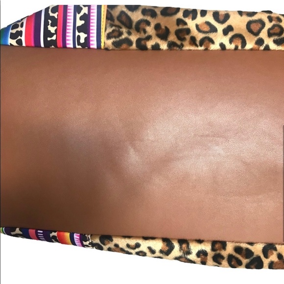 New! Sale 🔥 XL Huge Leopard Stripe Cow Travel Duffel Bag Overnight - Picture 5 of 7